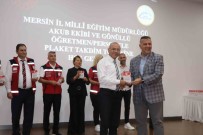 Deprem Bölgelerinde Görev Alan 253 Gönüllü Ögretmene Plaket