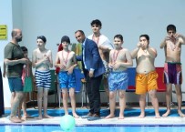Diyarbakir'da Engelliler Haftasin'da Yüzme Yarismasi Düzenlendi