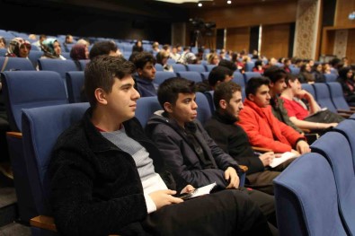 'Tarihi Romanlastiran Yazar' Esenler'de Anildi