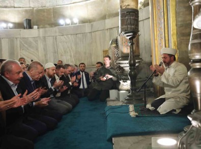 Cumhurbaskani Erdogan Yatsi Namazini Ayasofya Camii'nde Kildi