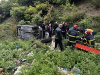 Kontrolden Çikan Otomobil 150 Metrelik Uçuruma Yuvarlandi Açiklamasi 2 Yarali