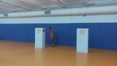 Spor Salonuna Sandiklar Kuruldu, Yaklasik 11 Bin Kisi Oy Kullanacak