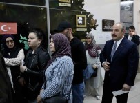 Bakan Varank Oy Kullanmak Için 45 Dakika Sira Bekledi