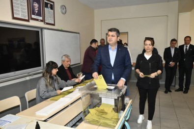 Edirne'de Oy Verme Islemi Sürüyor
