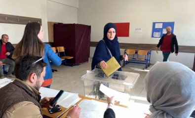 Erzincan'da Oy Verme Islemi Sabah Erken Saatlerde Basladi