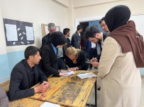 Öncü, Hinis'ta Oy Kullandi