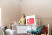 Sandiga Gidemeyenlerin Evine Sandik Götürüldü