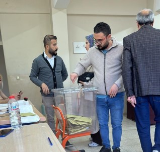 Siirt'te Vatandaslar Oy Kullanmaya Basladi