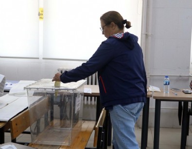 Türkiye'den oy manzaraları! Vatandaşlar tarihi seçim için akın akın sandık başına gidiyor