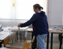  SANDIK - Türkiye'den oy manzaraları! Vatandaşlar tarihi seçim için akın akın sandık başına gidiyor