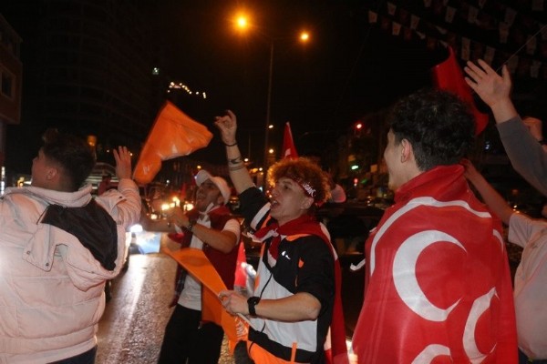 Seçim sonuçlarının ardından büyük coşku! Cumhur İttifakı zaferi böyle kutladı