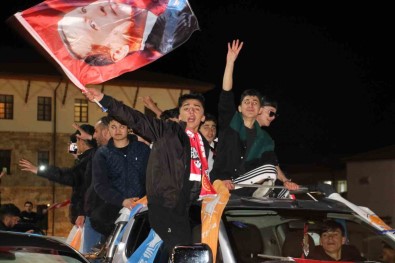 Sivas'ta Seçim Kutlamalari Erken Basladi