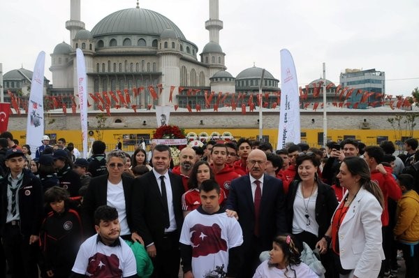 Taksim’de 19 Mayıs coşkusu