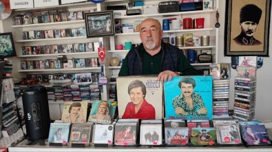 Amasya'nin Son Kasetçisi, Tarih Olan Kasetlere Gözü Gibi Bakiyor