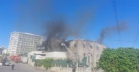  SANCAKTEPE YANGIN - Sancaktepe'de 3 katlı mobilya imalathanesinde yangın