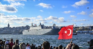 TCG Anadolu İzmir'e gidiyor...