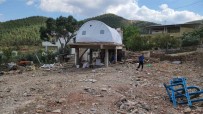 Yilandan Korkup Çadirini Yapinin Üstüne Kurdu