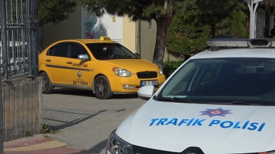 5 Yerinden Biçaklanan Taksicinin Meslektaslari Kontak Kapatti