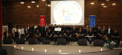 Antakya Medeniyetler Korosu'ndan Van'da Dayanisma Konseri