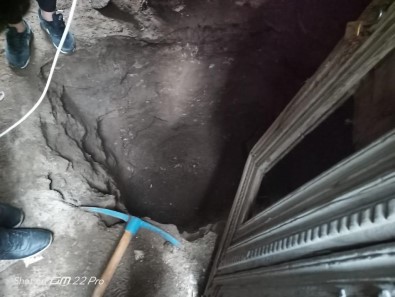 Izinsiz Kazi Yapan 5 Kisi Suçüstü Yakalandi