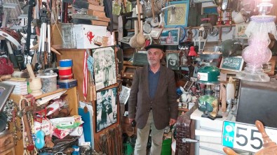 45 Yildir Antika Esya Topluyor, Antikalarin Sayisini Artik Kendisi De Bilmiyor