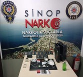 Sinop'ta Polisin Durdurdugu Otomobilden Uyusturucu Ve 11 Pasaport Çikti Haberi