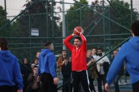 Bakan Kurum Gençlerle Basketbol Oynadi