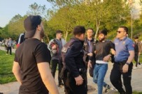  KADIKÖY POLİS - İstanbul Kadıköy'de polise mukavemet: 4 kişi gözaltına alındı