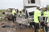 Konya'da Kamyonetle Minibüs Çarpisti Açiklamasi 2 Ölü, 3 Yarali Haberi