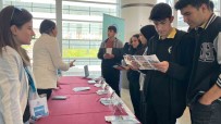 Bayburt Üniversitesi Aday Ögrencilerle Bu Kez Erzincan'daki Tanitim Fuarinda Bulustu