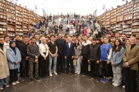 Cumhurbaskani Yardimcisi Fuat Oktay, Baskent Millet Bahçesi'nde Gençlerle Bir Araya Geldi