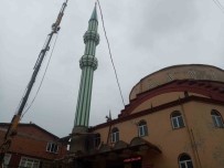 Firtinadan Yikilan Cami Minaresi Yenilendi