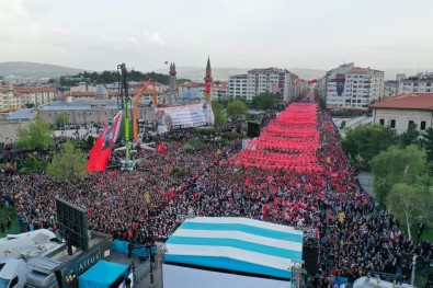 Cumhurbaskani Recep Tayyip Erdogan'in Sivas Paylasimini Milyonlar Izledi