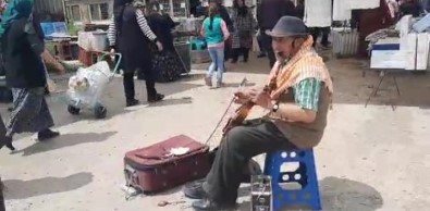 Dinar'in Tek Sokak Müzisyeni Geçimini Sarki, Türkü Söyleyerek Sagliyor