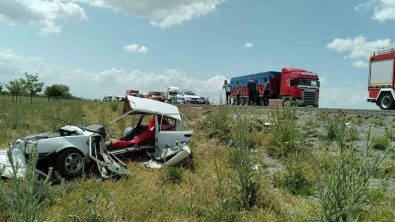 Konya'da Otomobil Tira Çarpti Açiklamasi 1 Ölü
