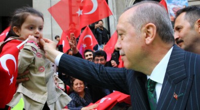 Oyuncu Metin Akpınar’dan dikkat çeken yorum: Baba metaforu en net Erdoğan’da var