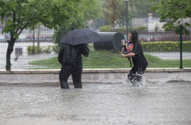 Ankara'da sağanak sele neden oldu: Yollar göle döndü
