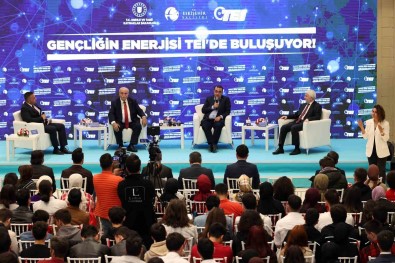Bakan Dönmez TEI'de Üniversitelilerle Bir Araya Geldi