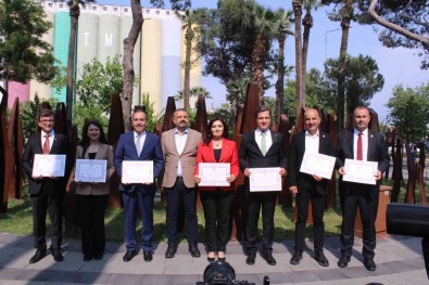 CHP Izmir Vekilleri Mazbatalarini Aldi