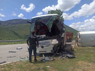 Konya'da Yolcu Otobüsü Ile Temizlik Araci Çapisti Açiklamasi 1 Ölü Ve Yaralilar Var
