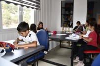 Kusadasi'ndaki Kütüphane Ve Kitap Kafe Her Yastan Vatandasa Hitap Ediyor