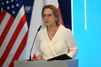 Polonya'nin Ilk Nükleer Enerji Santrali Için Imzalar Atildi