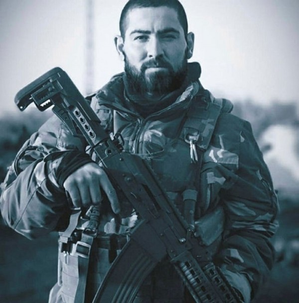 Şehit babası oğlunun giydiği son kıyafeti gösterip seslendi: ‘Bu vatanı seven PKK’nın destek verdiğine oy veremez’