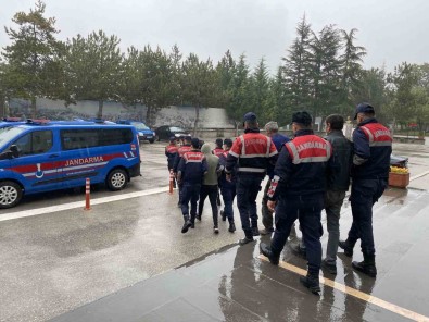 22 Bin Liralik Kablo Çalan Süpheliler Jandarma Ekiplerince Yakalandi