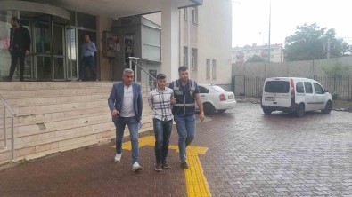 3 Farkli Suçtan 15 Yil Hapis Cezasi Bulunan Firari Sahis Yakalandi