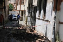Antalya'da 22 Milyon Liraya Satista Olan Tarihi Binadaki Yangin Geceyi Aydinlatti