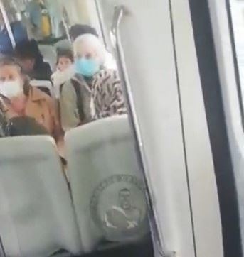 İzmir’de başörtülü kadına çirkin saldırı: Eşek olmasanız Tayyip’e oy vermezsiniz!