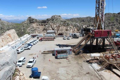 Sirnak'ta Günlük 15 Bin Varil Petrol Çikacak Yeni Kuyu