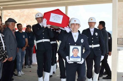 Kazada Ölen Polis Memuru Memleketi Sivas'ta Son Yolculuguna Ugurlandi