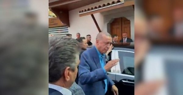 Cumhurbaşkanı Erdoğan'a Eyüp Sultan Cami'nde sevgi seli